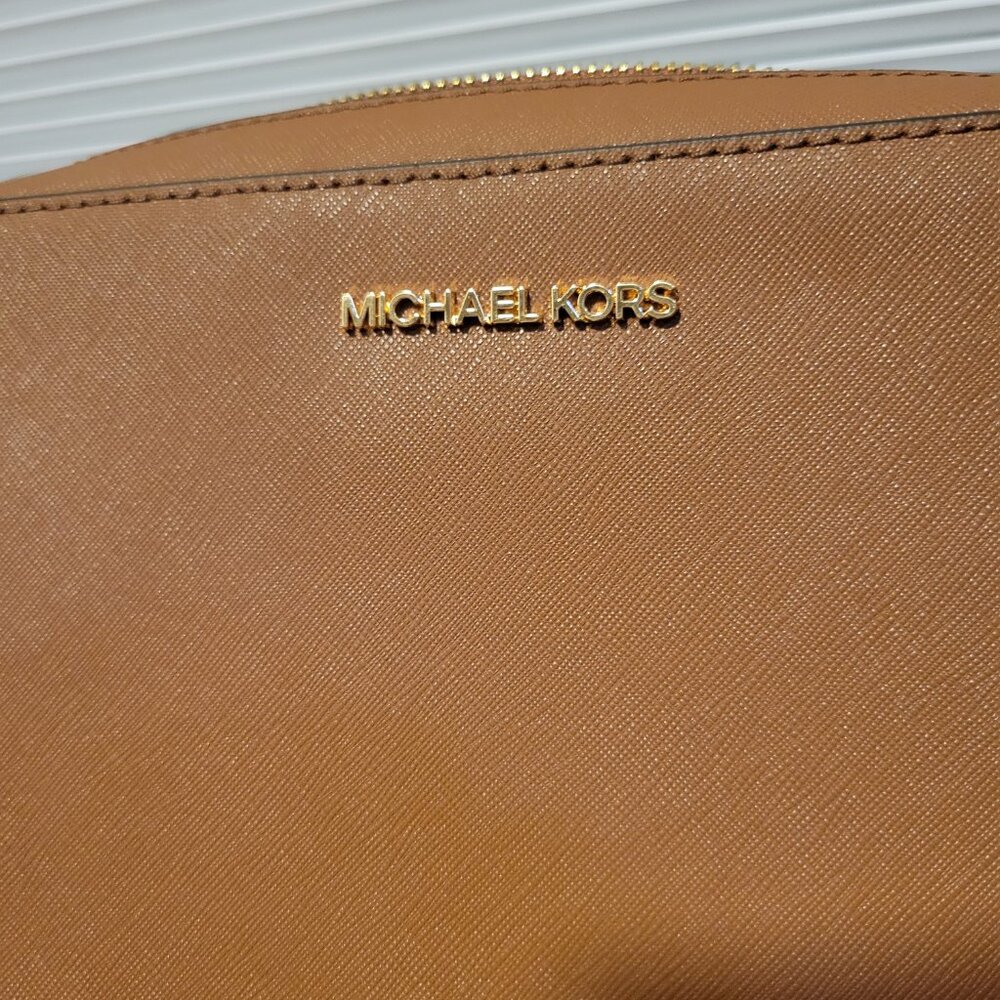 NWT Michael Kors Jet Set Crossbody in Brown - Picture 9 of 10